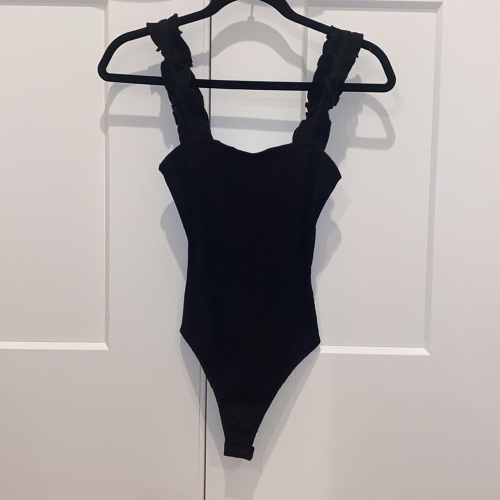 Crystal Black Ribbed Ruffled Bodysuit - Picture 4 of 7